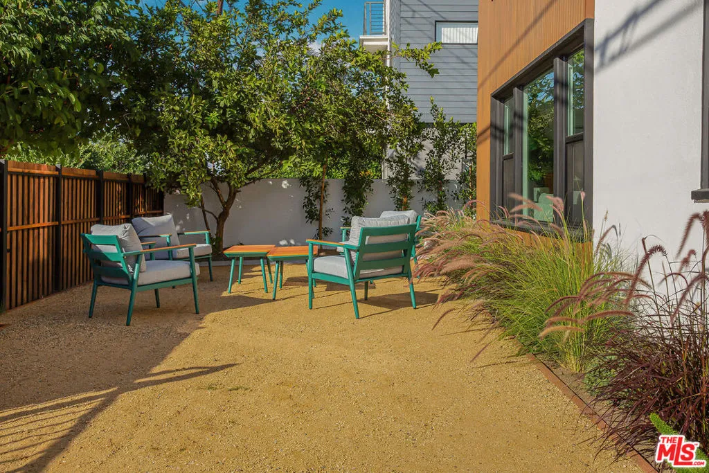 2046 1/2 S Burnside Avenue, Los Angeles, California 90016 home-pic-4